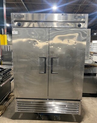 True Commercial 2 Door Half Cooler Half Freezer Combo Unit! With Poly Coated Racks! All Stainless Steel! MODEL T-49DT SN:8945956 115/208-230V 1PH