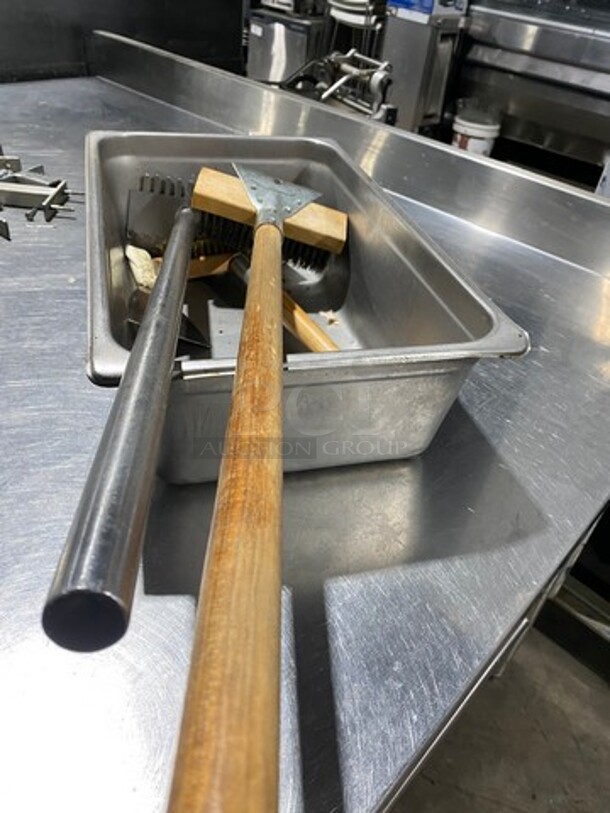 ALL ONE MONEY! Grill Cleaning Brushes And Scrapers! - Image 3 of 6
