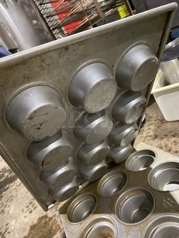 ALL ONE MONEY! Chicago Metallic Metal Cupcake/Muffin Baking Pans! - Image 4 of 5