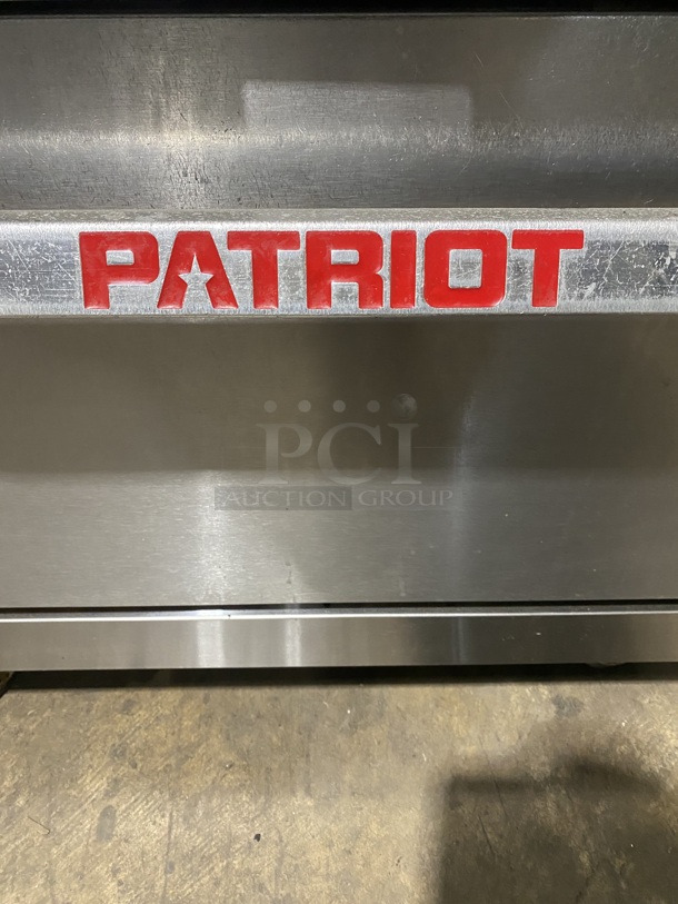 Patriot FMGR-36/NG Stainless Steel Commercial Natural Gas Powered 6 Burner Range w/ Oven and Back Splash on Commercial Casters!19105340067! - Image 5 of 10