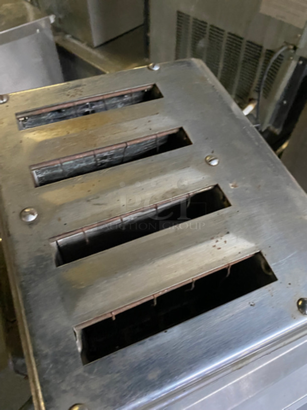 Toastmaster Countertop 4 Slice Toaster! - Image 6 of 8
