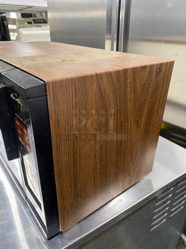 White Westing House Countertop Microwave! Model: KM4B5LXM2KLM28540 SN: 033283 120V - Image 2 of 8