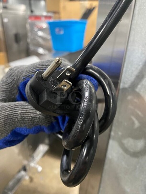 Norlake Commercial Single Door Reach In Refrigerator! All Stainless Steel! On Casters! Model: NR241SSS SN: 15041435 115V 60HZ 1 Phase - Image 7 of 11