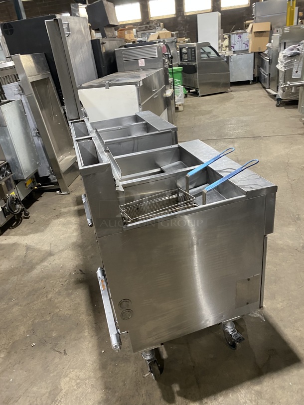 WOW! Pitco 4 Bay Natural Gas Powered Commercial Deep Fat Fryer With Dump Station! With Oil Filter System!  MODEL: SGH50 SN: G11BD005235 115V! Working When Removed! 
 - Image 3 of 12