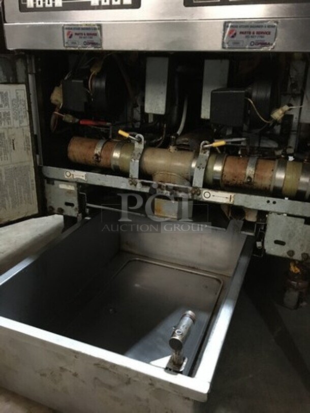 FAB! Frymaster Natural Gas Powered 3 Bay Deep Fat Fryer! With Middle Fryer Basket Rack! With Oil Filter System! All Stainless Steel! On Casters! Model FMPH355CSC Serial 0803IJ0021! - Image 10 of 12