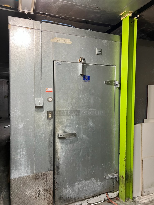 15'x17'x8' Harford Walk In Freezer w/ Floor and Heatcraft LET240CK 208-230 Volts, 1 Phase Evaporator Fan and Heatcraft B3T040H2C Metal Commercial Condenser 200-220 Volts. Picture of the Unit Before Removal Is Included In the Listing.