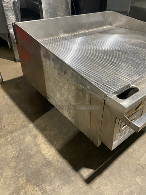 Keating Commercial Countertop Natural Gas Powered Grill! With Mirror Shine Grooved Grill! With Back And Side Splashes! All Stainless Steel! On Legs! Model: 36X36FLD SN: GG43239 - Image 3 of 9