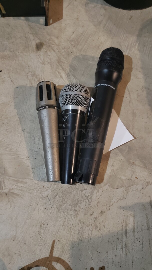 Lot of 3 Microphones Not tested (Location 1)