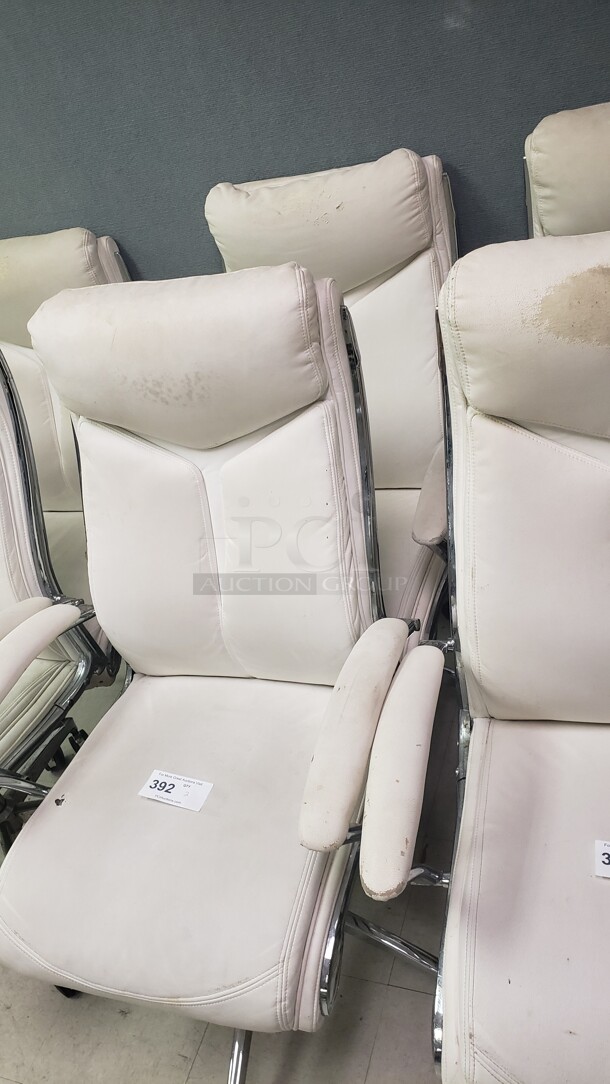 Lot of 2 Chairs

(Location 2) - Image 1 of 1