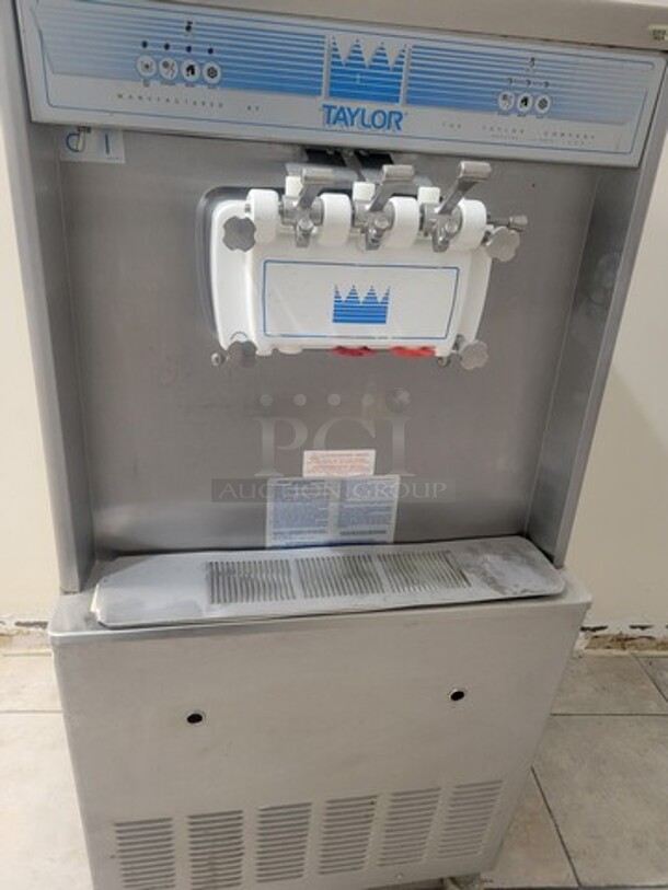 TAYLOR 339-27 Air Cooler Ice Cream Machine 208-230Volts Single Phase Good Working Condition! - Image 6 of 7