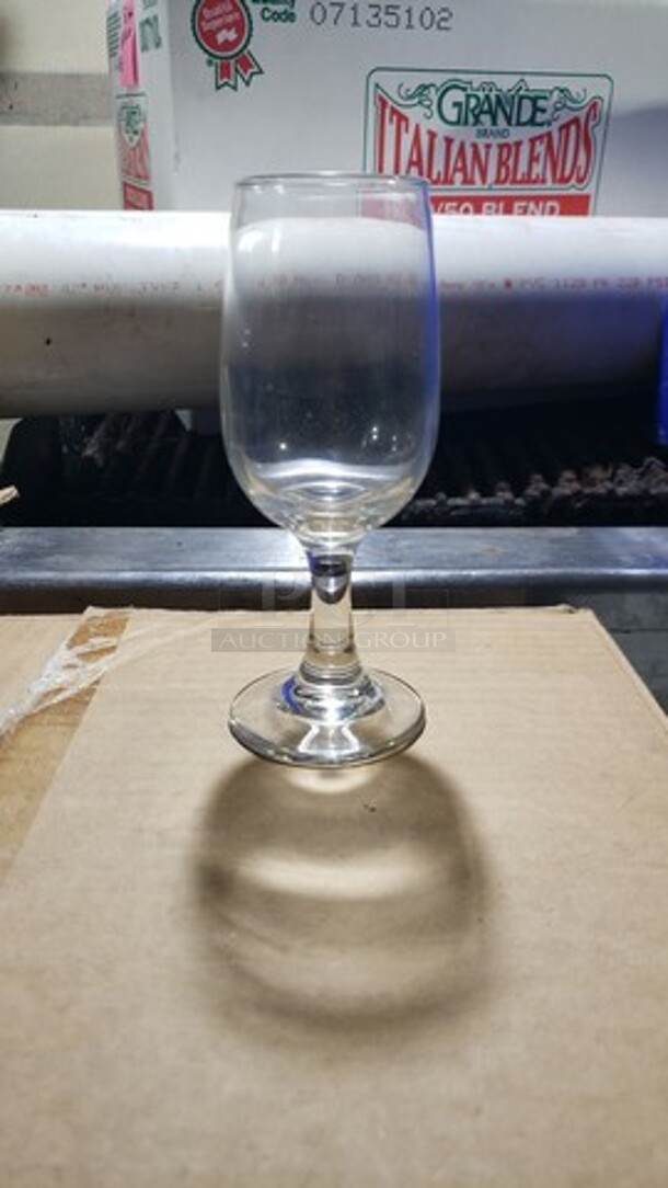 Lot of 36 Glasses - Image 1 of 1