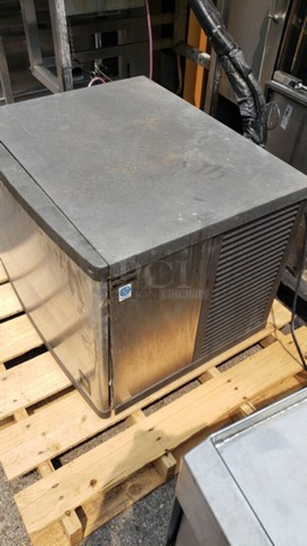 Manitowoc Ice Machine! Ice Bin not included!  - Image 2 of 4