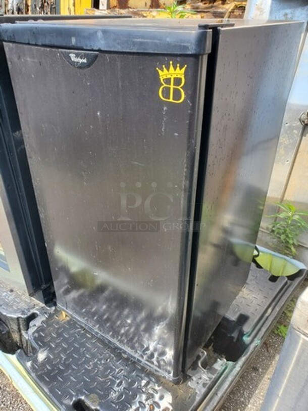 Whirlpool Mini Fridge! - Image 6 of 6