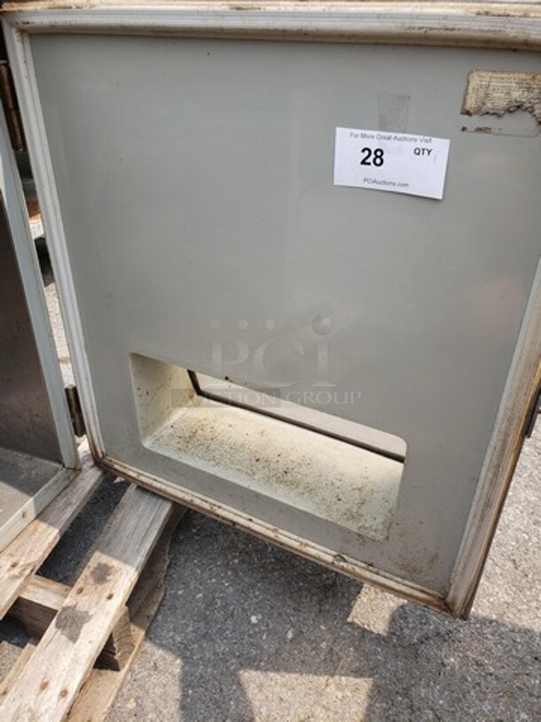 Silver King Lettuce Crisper/Dispenser!

115 V
60 Hz
2.4 A - Image 2 of 6