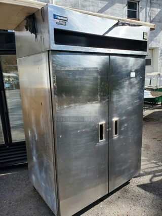 Delfield 6051-S Two Section Reach-In Refrigerator on Casters!
115 V
60 Hz