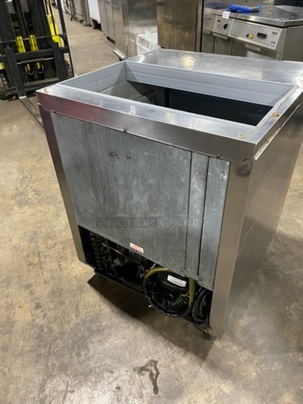 Beverage Air Commercial Refrigerated Sandwich Prep Table! With Single Door Underneath Storage Space! All Stainless Steel! On Legs! Model: SUR27 SN: 4405618 115V 60HZ 1 Phase - Image 3 of 8