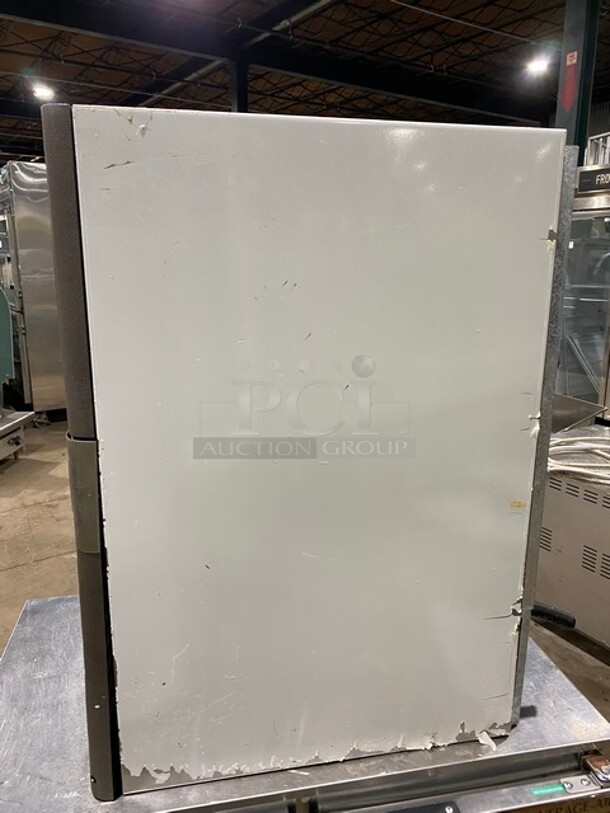 Manitowoc Commercial Under The Counter Ice Making Machine! Model QM30A SN: 031250055 115V 1 PH - Image 3 of 8