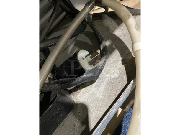 Nice! True GDM-49F Metal Commercial 2 Glass Door Reach In Freezer Merchandiser w/ Poly Coated Racks on Commercial Casters. 115 Volts, 1 Phase - Image 6 of 6