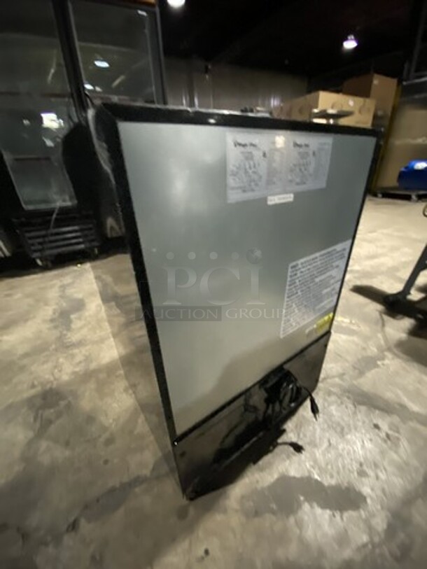 Magic Chef One Door Mini Cooler! With Racks! Model HMBC58ST! 1 Phase!  - Image 4 of 8