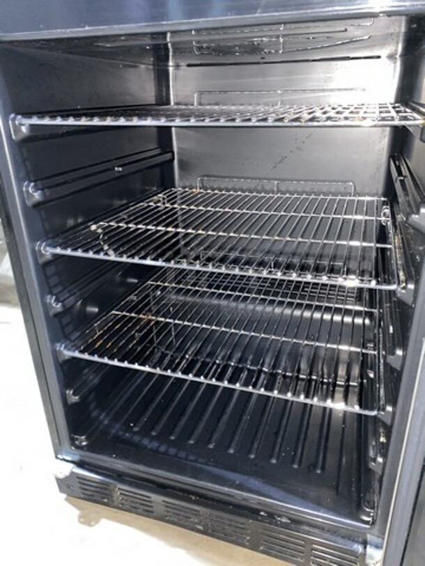 Magic Chef One Door Mini Cooler! With Racks! Model HMBC58ST! 1 Phase!  - Image 6 of 8