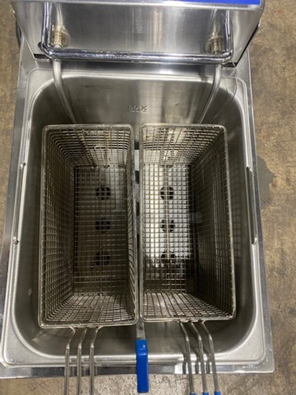 NEW! Globe Countertop Electric Powered Deep Fat Fryer! With Frying Basket! With Backsplash! All Stainless Steel! On Legs! Model: PF16E 208/240V - Image 6 of 11