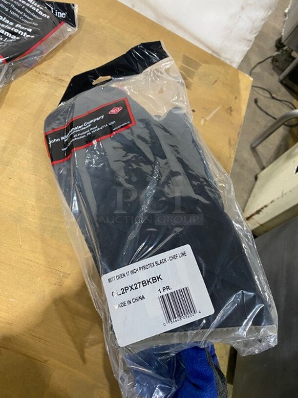 Chef's Line Flame Resistant 17" Oven Mitts! MODEL CL2PX27BKBK 3x Your Bid! - Image 5 of 5
