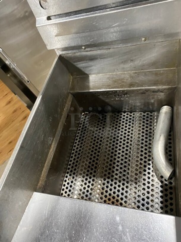 Pitco Commercial Natural Gas Powered Deep Fat Fryer! With Backsplash! All Stainless Steel! On Legs! - Image 5 of 7