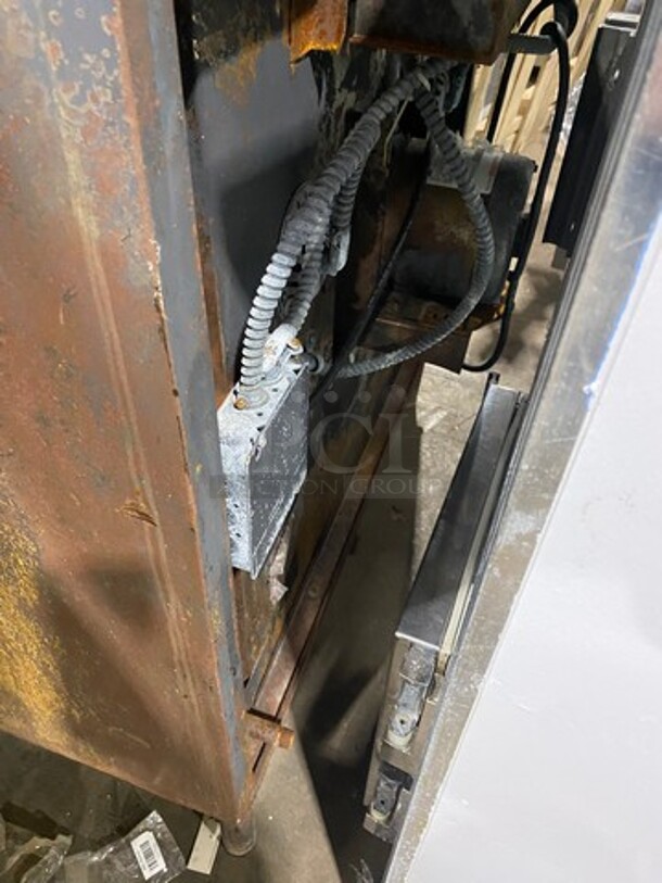 Blodgett Zephaire Edition Commercial Convection Oven! With View Through Doors! Metal Oven Racks! All Stainless Steel! - Image 7 of 8