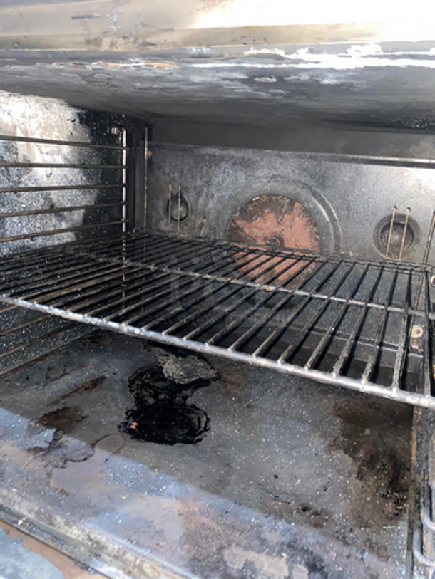 Blodgett Commercial Natural Gas Powered Convection Oven! With 2 View Through Doors! Metal Oven Racks! All Stainless Steel! - Image 5 of 7
