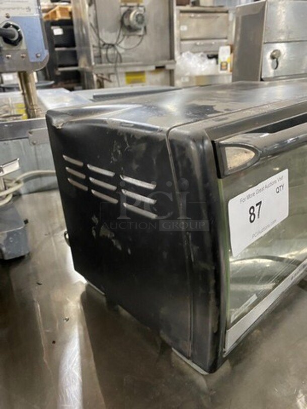 Black & Decker Countertop Toaster Oven! With View Through Door! TRO4075B 120V - Image 2 of 8