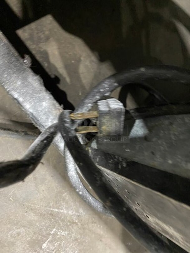 True Commercial 2 Door Reach In Cooler! Poly Coated Racks! All Stainless Steel! Model: T49 SN: 6789621 115V 60HZ 1 Phase - Image 9 of 9