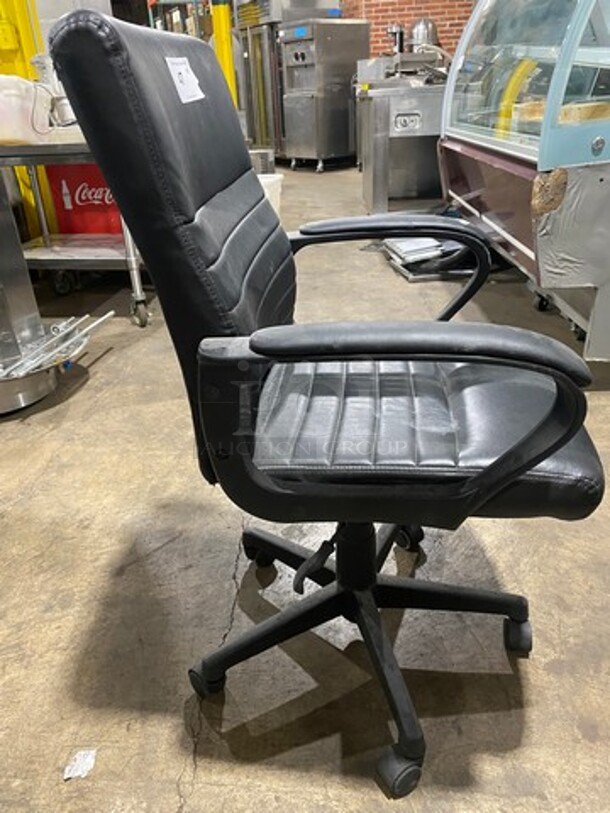 Black Cushioned Swivel Office Chair! With Arm Rests! - Image 2 of 5