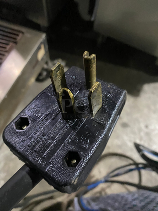 Oishii Commercial Countertop Single Burner Electromagnetic Cooking Range! All Stainless Steel! On Small Legs! Model: PHI500SV2UL SN: X4142005 220V 60HZ 3 Phase - Image 9 of 9