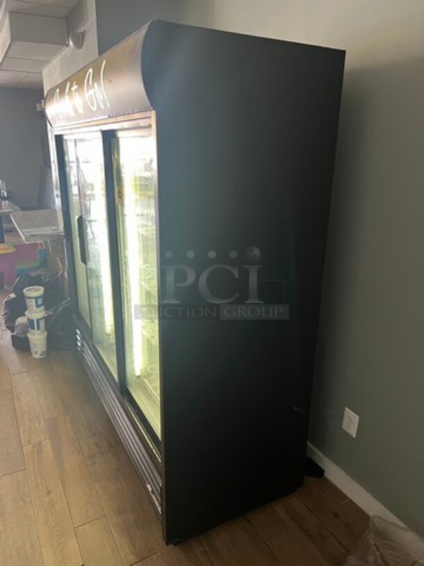 True Commercial 3 Door Reach In Cooler Merchandiser! With View Through Doors! Poly Coated Racks And Drink Racks! WORKING WHEN REMOVED! Model: GDM69 SN: 13482162 115V 60HZ 1 Phase - Image 3 of 6