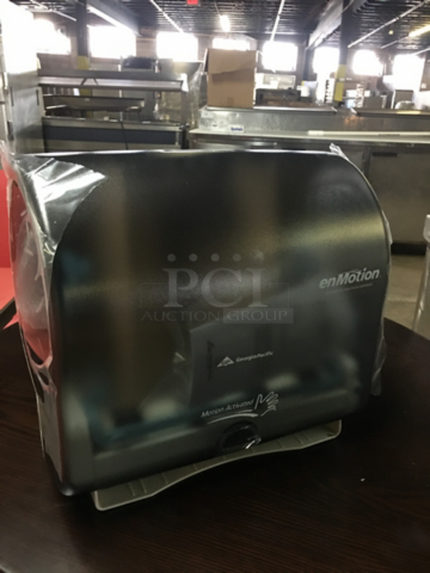 NEW! IN THE BOX! Georgia Pacific Wall Mount Motion Activated Paper Towel Dispenser! 3x Your Bid! - Image 3 of 7
