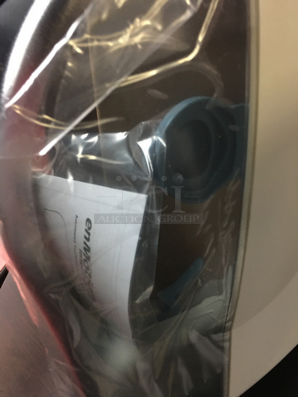 NEW! IN THE BOX! Georgia Pacific Wall Mount Motion Activated Paper Towel Dispenser! 3x Your Bid! - Image 6 of 7