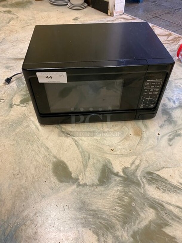 LATE MODEL! 2022 Hamilton Beach Countertop Microwave Oven! WORKING WHEN REMOVED! Model: P100N30APS3B1 120V