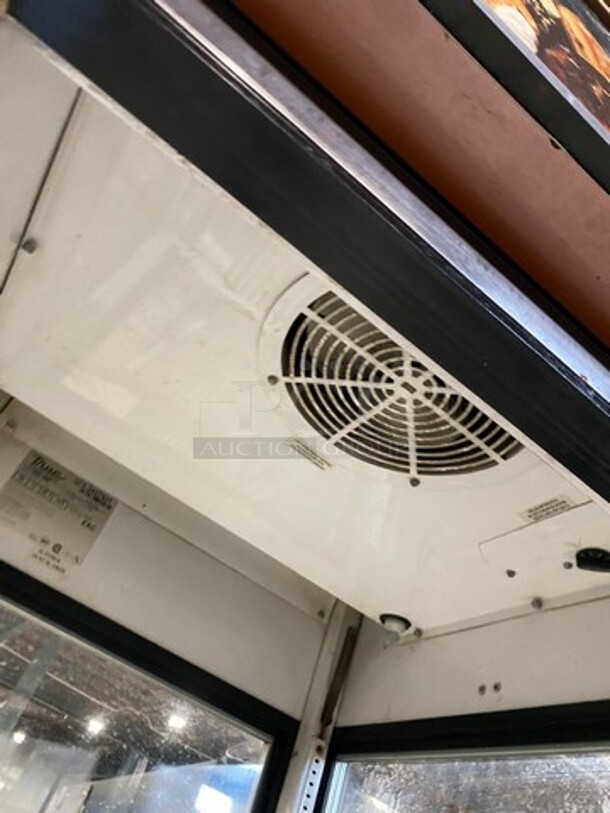 True Commercial Refrigerated Pastry/ Bakery Display Case Merchandiser! Glass All Around Showcase Style! Model: G4SM23RGS SN: 13427931 115V 60HZ 1 Phase - Image 6 of 7