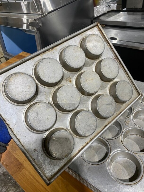 Metal 12 Cup Cupcake/Muffin Baking Pan! 8X Your Bid! - Image 5 of 6