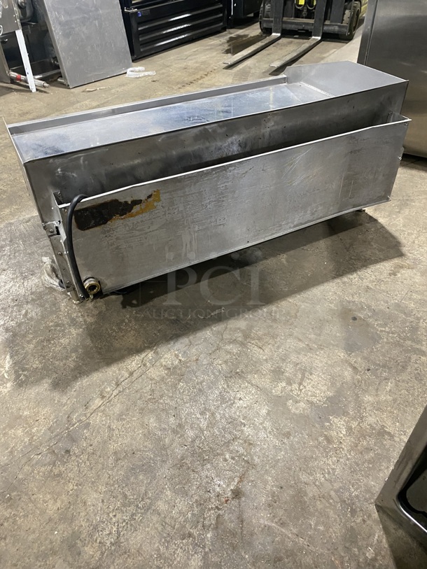 Sweet! Lang Commercial Countertop Natural Gas Powered Mirror Shine/Polished Top Flat Top Griddle! With Thermostatic Controls! With Back & Side Splashes! All Stainless Steel! MODEL 2486CNATSH SN:GT2481218A0011! On Legs! - Image 4 of 9