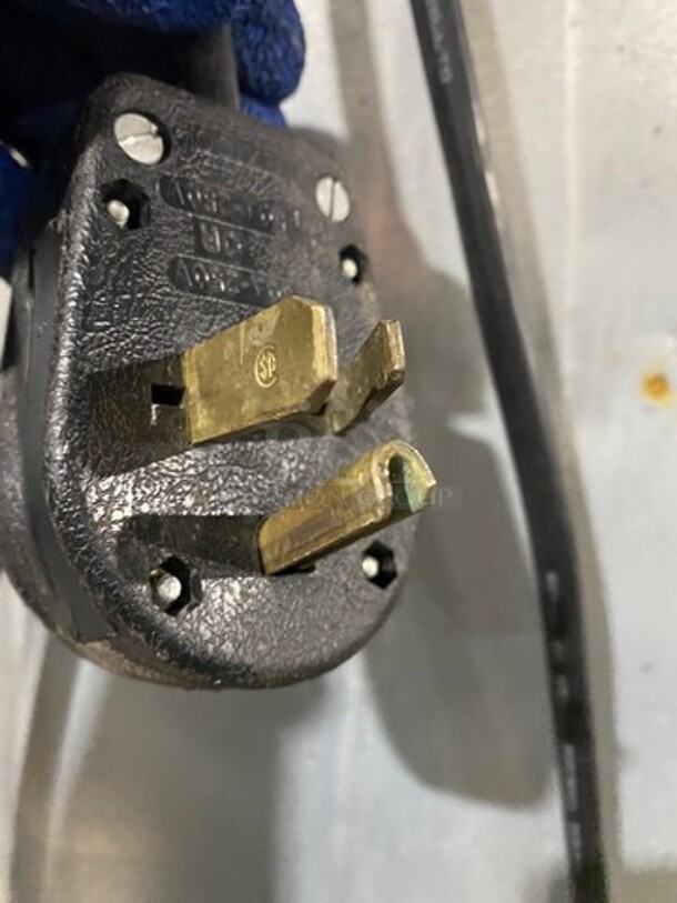 Commercial 2 Door Reach In Cooler! With Poly Coated Racks! All Stainless Steel! On Legs! Model: SFC1200BT SN: ZT33571200003 220V 60HZ 1 Phase - Image 10 of 10