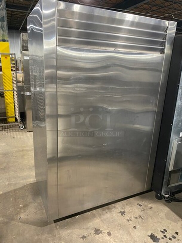 NICE! Traulsen Commercial 4 Split Door Reach In Cooler! With Poly Coated Racks And Built In Pan Racks! All Stainless Steel! On Casters! Model: AHT232NUT122 SN: T722770L99! 115V 1 Phase! - Image 4 of 10