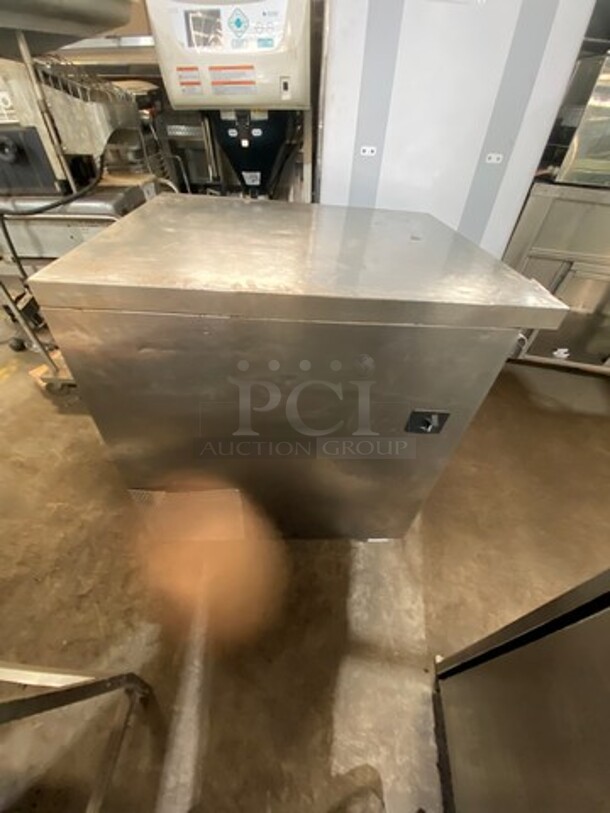 Leader Commercial Single Door Lowboy/Worktop Cooler! All Stainless Steel! On Legs! Model: NSFB27 SN: NK041096 115V 60HZ 1 Phase - Image 3 of 7