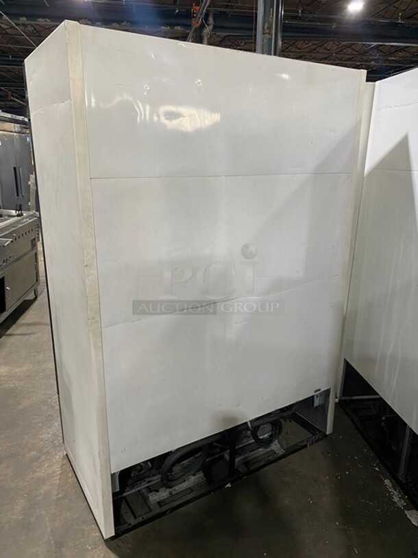 True 2 Door Glass Reach In Freezer Merchandiser! Model GDM-49F, Serial number 14604955! 115/208/230V 60HZ 1 Phase! - Image 3 of 8