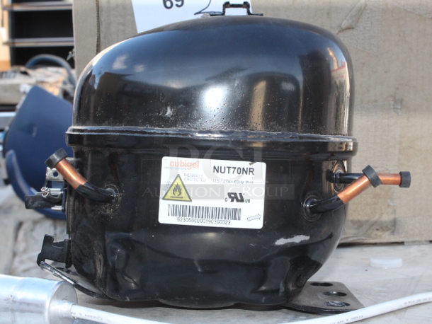 BRAND NEW SCRATCH & DENT! Avantco 17817638 Compressor for APT-48, APT-60, SS-CFT-48-HC, SS-CFT-60-HC, SS-PT-48, SS-PT-60, UBB-378, UDD-378, and UDD-4-HC Series - Image 4 of 4
