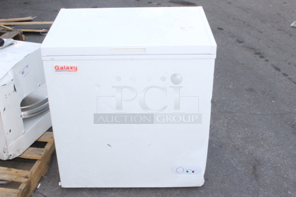 BRAND NEW SCRATCH & DENT! Galaxy Ultra Cold UCCF5 5.2 Cu. Ft. White Chest Freezer. Minor Denting.  - Image 2 of 7