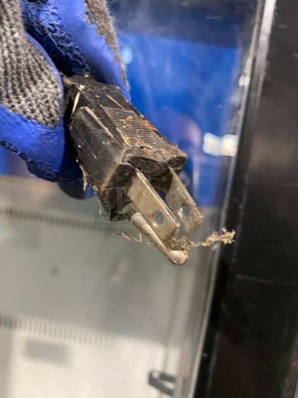 IDW Commercial Single Door Reach In Cooler Merchandiser! With View Through Door! With Poly Coated Racks! Model: G12S SN: S201401220998 110/120V - Image 8 of 8