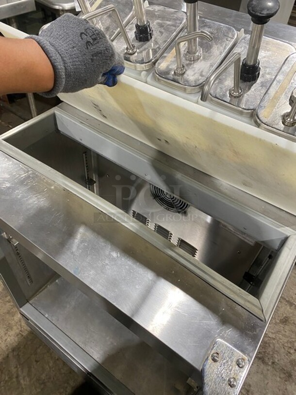 Silver King! Stainless Steel! Topping Dispenser! with/ Poly Board!
MN:SKF2A
SN:SADF31373A - Image 6 of 11