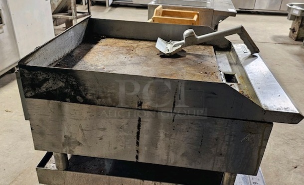 Katom Flat Top Grill, 24", w/Scraper, Tested & Working! - Image 2 of 3