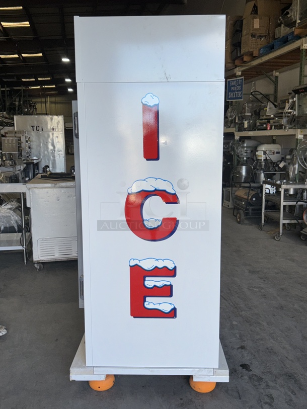 BRAND NEW SCRATCH & DENT! Leer 30AG-R290 36" Indoor Auto Defrost Ice Merchandiser with Straight Front and Glass Door. TESTED. IN PERFECT WORKING ORDER. 115v, 15Amps, 60Hz 36x30x76-1/2 - Image 4 of 8